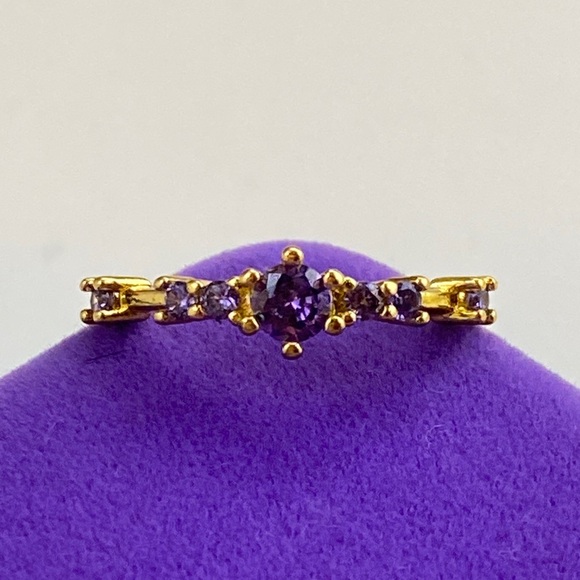 💛 Elegant Gold Plated Purple CZ Gemstone Ring - Picture 1 of 5